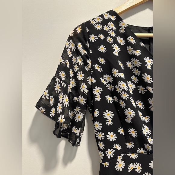 Cute Black Summer Floral Dress with White Daisies - Picture 3 of 6